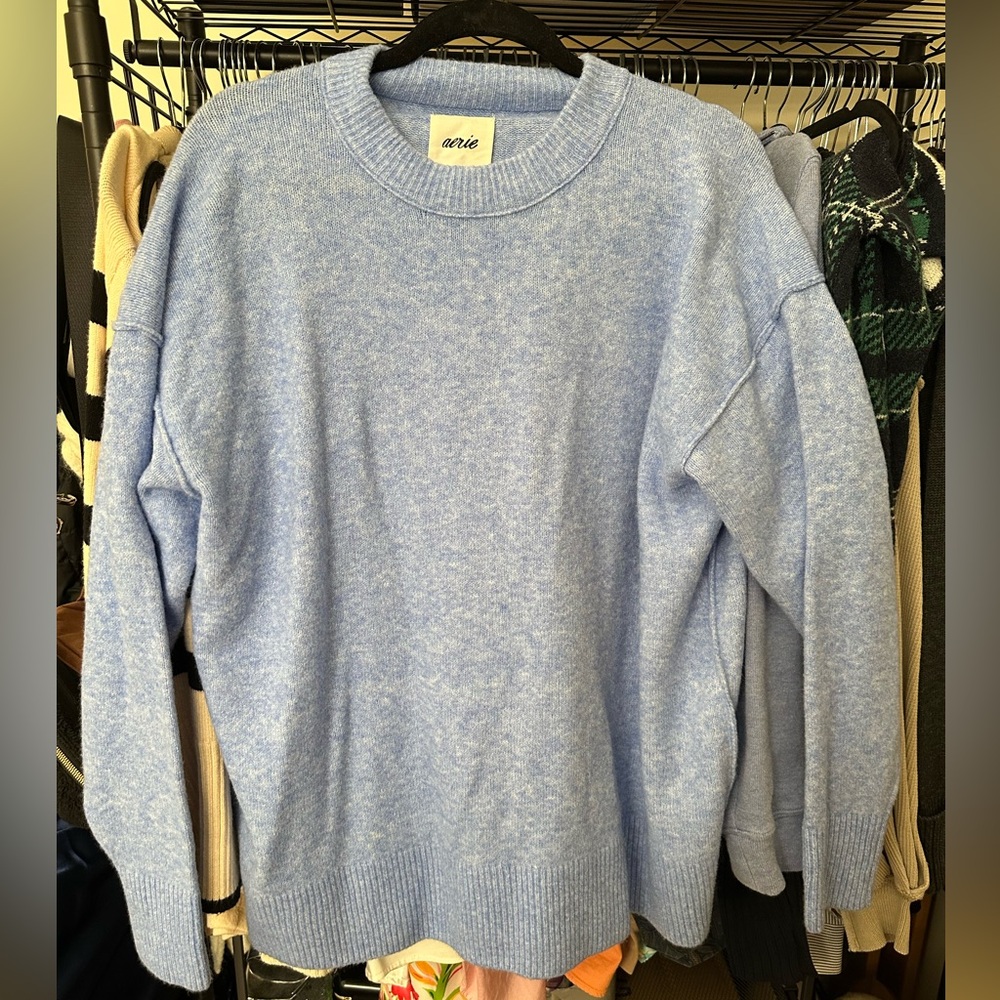 NWOT Aerie sweater! Fits oversized. In perfect condition.